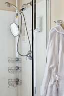 The Perfect Family Escape: Spacious And Cozy 5 Bedroom Home by RedAwni