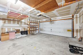 The Perfect Family Escape: Spacious And Cozy 5 Bedroom Home by RedAwni