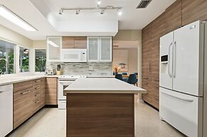 Marlin Manor 4 Bedroom Home by RedAwning