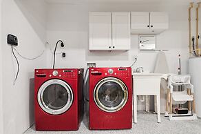 Marlin Manor 4 Bedroom Home by RedAwning