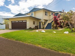 Awaa Place At Kamuela Heights 4 Bedroom Home by RedAwning