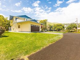 Awaa Place At Kamuela Heights 4 Bedroom Home by RedAwning