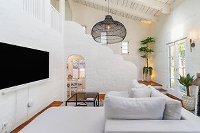 Gorgeous 1920s Bungalow 3 Bedroom Bungalow by RedAwning