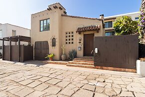 Gorgeous 1920s Bungalow 3 Bedroom Bungalow by RedAwning