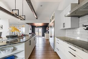 Sunnyside Sanctuary 3 Bedroom Home by RedAwning