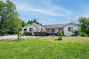 Sunnyside Sanctuary 3 Bedroom Home by RedAwning