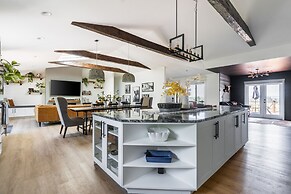 Sunnyside Sanctuary 3 Bedroom Home by RedAwning