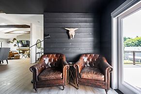 Sunnyside Sanctuary 3 Bedroom Home by RedAwning