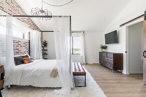 Sunnyside Sanctuary 3 Bedroom Home by RedAwning