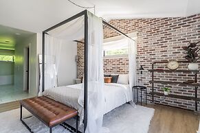 Sunnyside Sanctuary 3 Bedroom Home by RedAwning