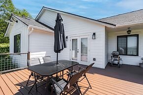 Sunnyside Sanctuary 3 Bedroom Home by RedAwning