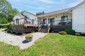 Sunnyside Sanctuary 3 Bedroom Home by RedAwning