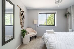 Sunnyside Sanctuary 3 Bedroom Home by RedAwning