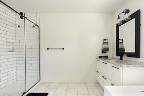 Sunnyside Sanctuary 3 Bedroom Home by RedAwning