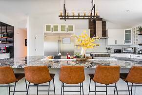 Sunnyside Sanctuary 3 Bedroom Home by RedAwning