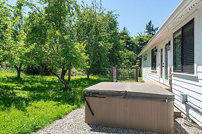 Sunnyside Sanctuary 3 Bedroom Home by RedAwning