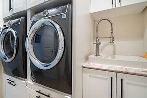 Sunnyside Sanctuary 3 Bedroom Home by RedAwning