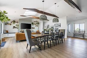 Sunnyside Sanctuary 3 Bedroom Home by RedAwning