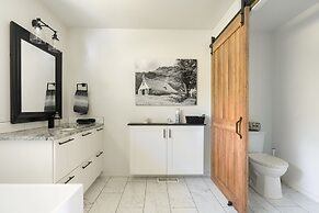 Sunnyside Sanctuary 3 Bedroom Home by RedAwning