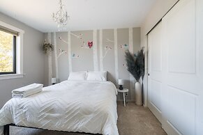 Sunnyside Sanctuary 3 Bedroom Home by RedAwning