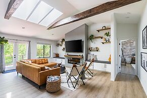 Sunnyside Sanctuary 3 Bedroom Home by RedAwning