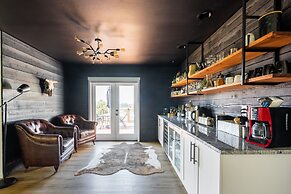 Sunnyside Sanctuary 3 Bedroom Home by RedAwning