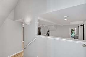 Contemporary Architectural Gem: Modern Retreat 5 Bedroom Home