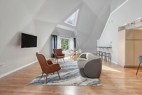 Contemporary Architectural Gem: Modern Retreat 5 Bedroom Home