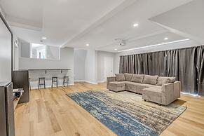 Contemporary Architectural Gem: Modern Retreat 5 Bedroom Home