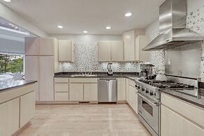 Contemporary Architectural Gem: Modern Retreat 5 Bedroom Home