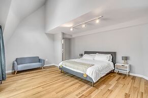 Contemporary Architectural Gem: Modern Retreat 5 Bedroom Home