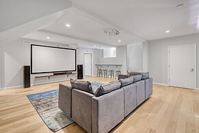 Contemporary Architectural Gem: Modern Retreat 5 Bedroom Home