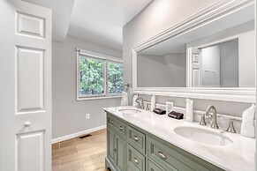 Contemporary Architectural Gem: Modern Retreat 5 Bedroom Home