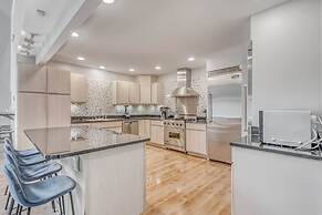 Contemporary Architectural Gem: Modern Retreat 5 Bedroom Home