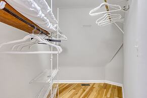 Contemporary Architectural Gem: Modern Retreat 5 Bedroom Home