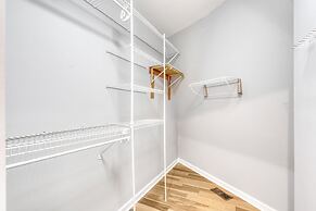 Contemporary Architectural Gem: Modern Retreat 5 Bedroom Home