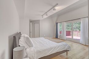 Contemporary Architectural Gem: Modern Retreat 5 Bedroom Home