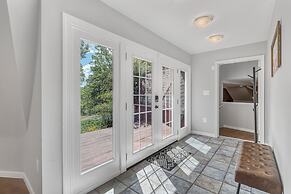 Contemporary Architectural Gem: Modern Retreat 5 Bedroom Home