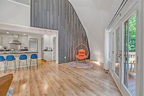 Contemporary Architectural Gem: Modern Retreat 5 Bedroom Home