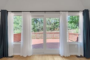 Contemporary Architectural Gem: Modern Retreat 5 Bedroom Home