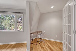 Contemporary Architectural Gem: Modern Retreat 5 Bedroom Home