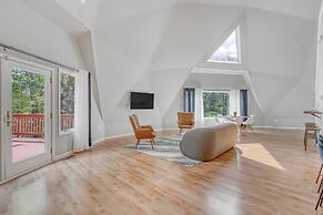 Contemporary Architectural Gem: Modern Retreat 5 Bedroom Home