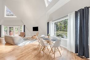 Contemporary Architectural Gem: Modern Retreat 5 Bedroom Home