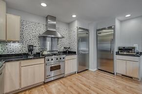 Contemporary Architectural Gem: Modern Retreat 5 Bedroom Home