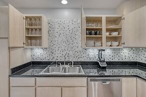 Contemporary Architectural Gem: Modern Retreat 5 Bedroom Home