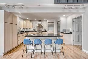 Contemporary Architectural Gem: Modern Retreat 5 Bedroom Home