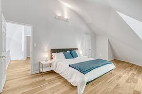 Contemporary Architectural Gem: Modern Retreat 5 Bedroom Home