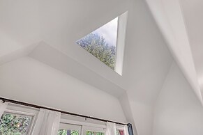 Contemporary Architectural Gem: Modern Retreat 5 Bedroom Home