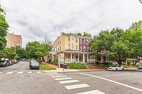 Trolley Teacup Charming Cozy Studio 1 Bedroom Apts by RedAwning