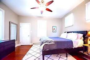 The Gilpin Getaway 2br Free Coffee 2 Bedroom Apts by RedAwning